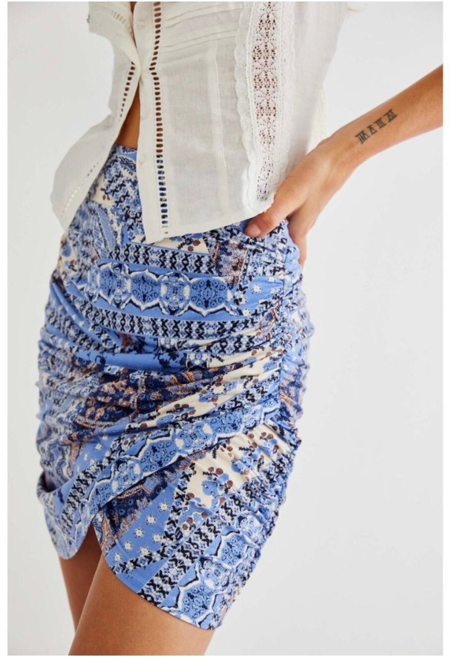 Free People Mini Skirt Womens Small Blue Geometric Print Ruched Detailed Pull On